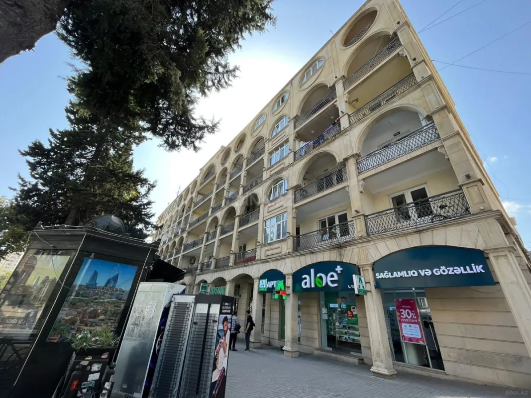 Satılır 4 otaqlı mənzil 115 m²