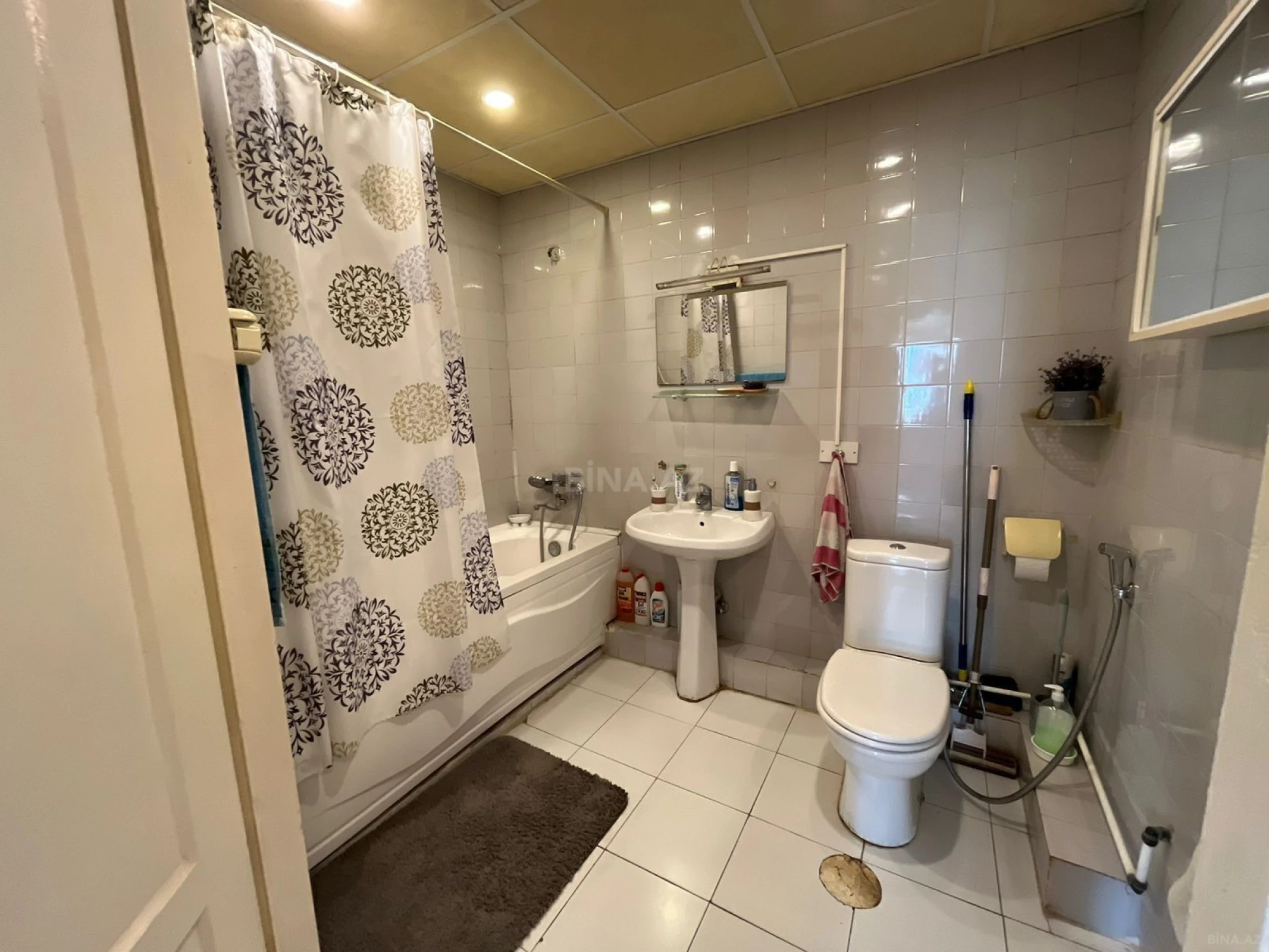 Satılır 4 otaqlı mənzil 115 m²