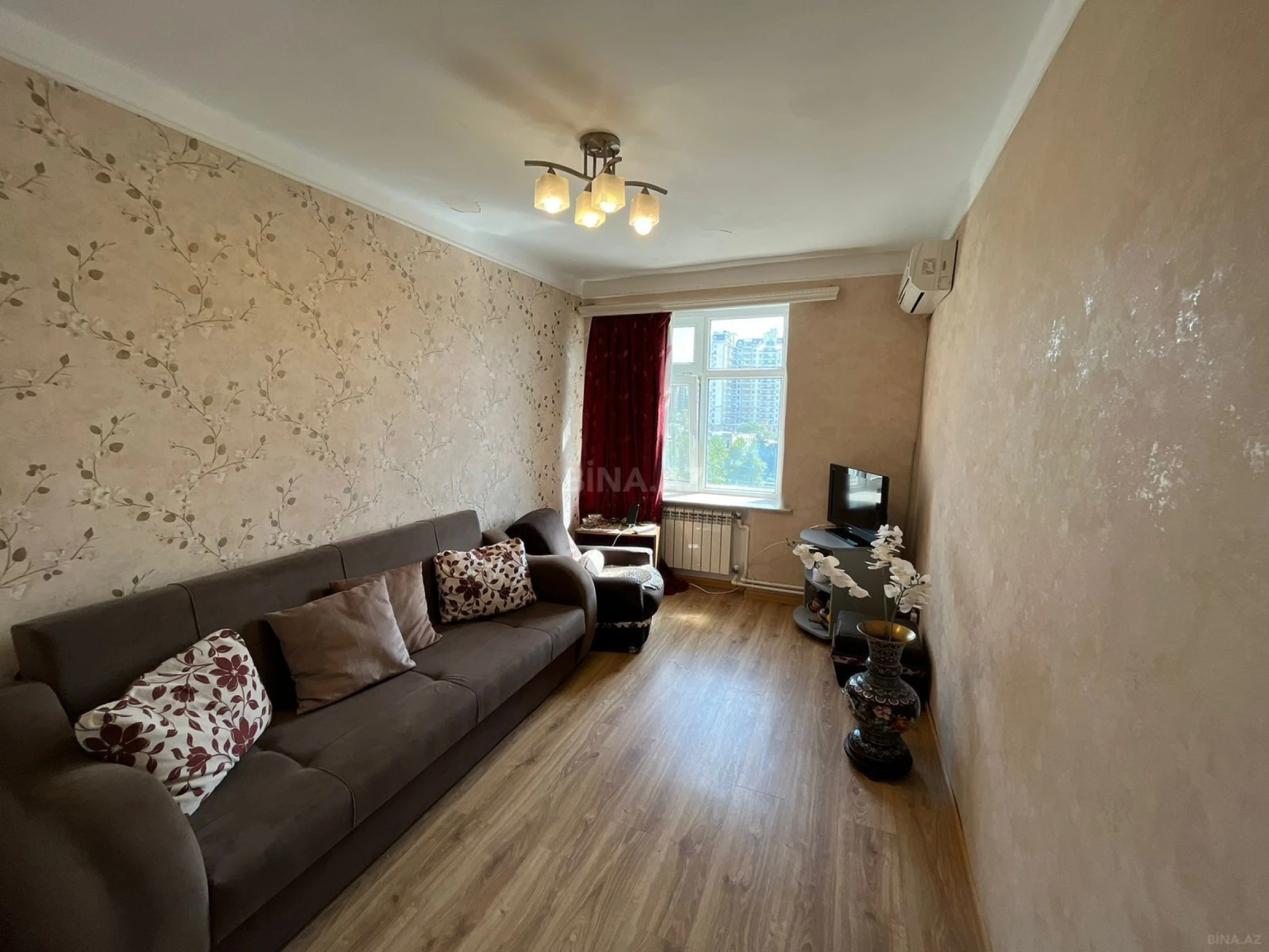 Satılır 4 otaqlı mənzil 115 m²