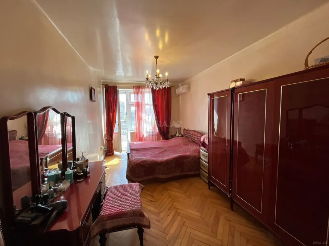 Satılır 4 otaqlı mənzil 115 m²