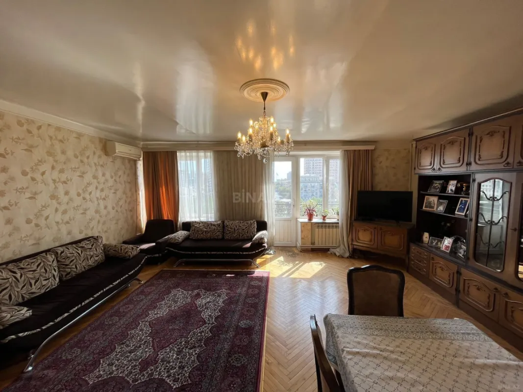 Satılır 4 otaqlı mənzil 115 m²