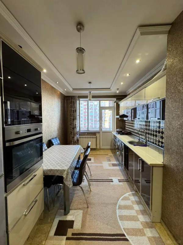 Satılır 3 otaqlı mənzil 125 m²