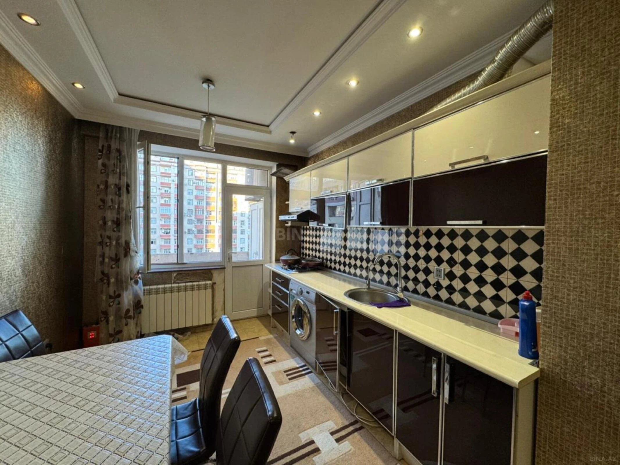 Satılır 3 otaqlı mənzil 125 m²