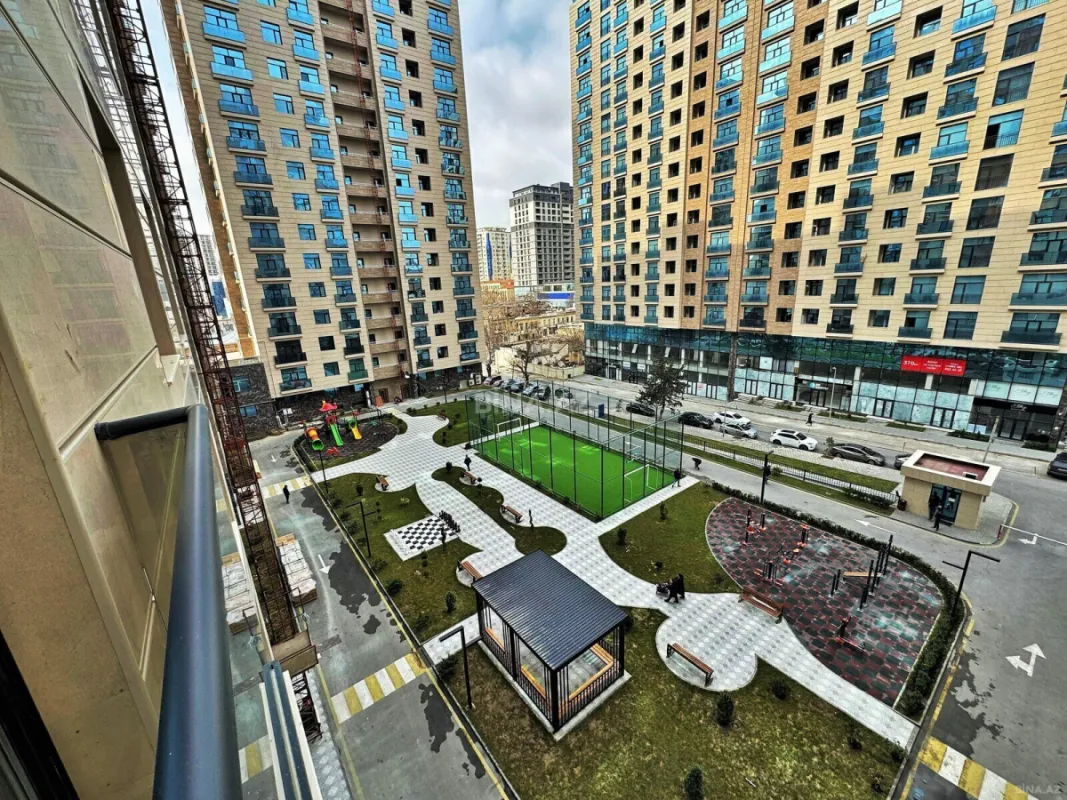 Satılır 4 otaqlı mənzil 143 m²
