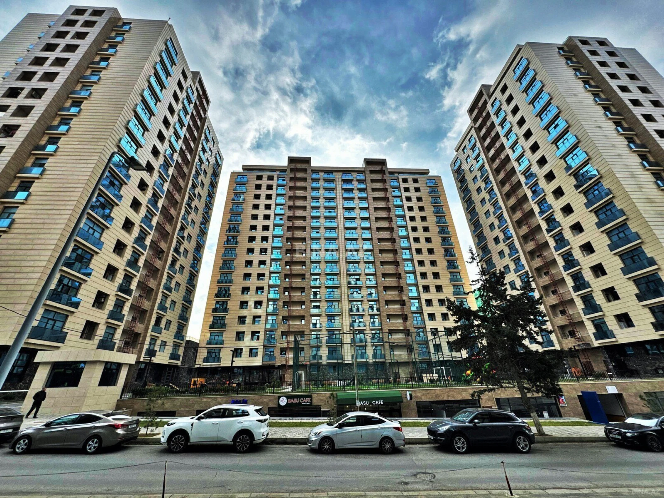 Satılır 4 otaqlı mənzil 143 m²
