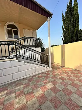 Satılır 5 otaqlı həyət evi 200 m²