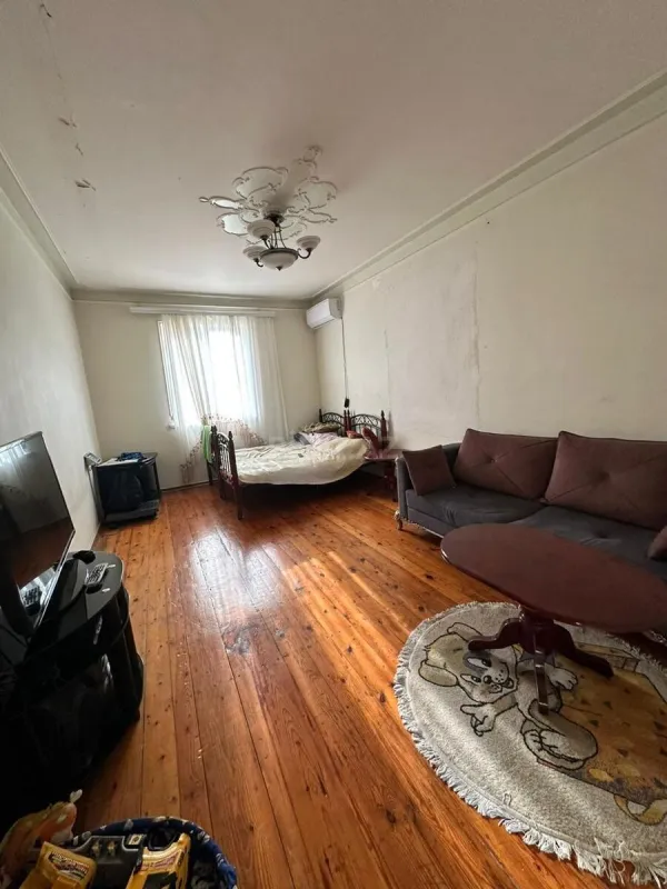 Satılır 5 otaqlı həyət evi 200 m²