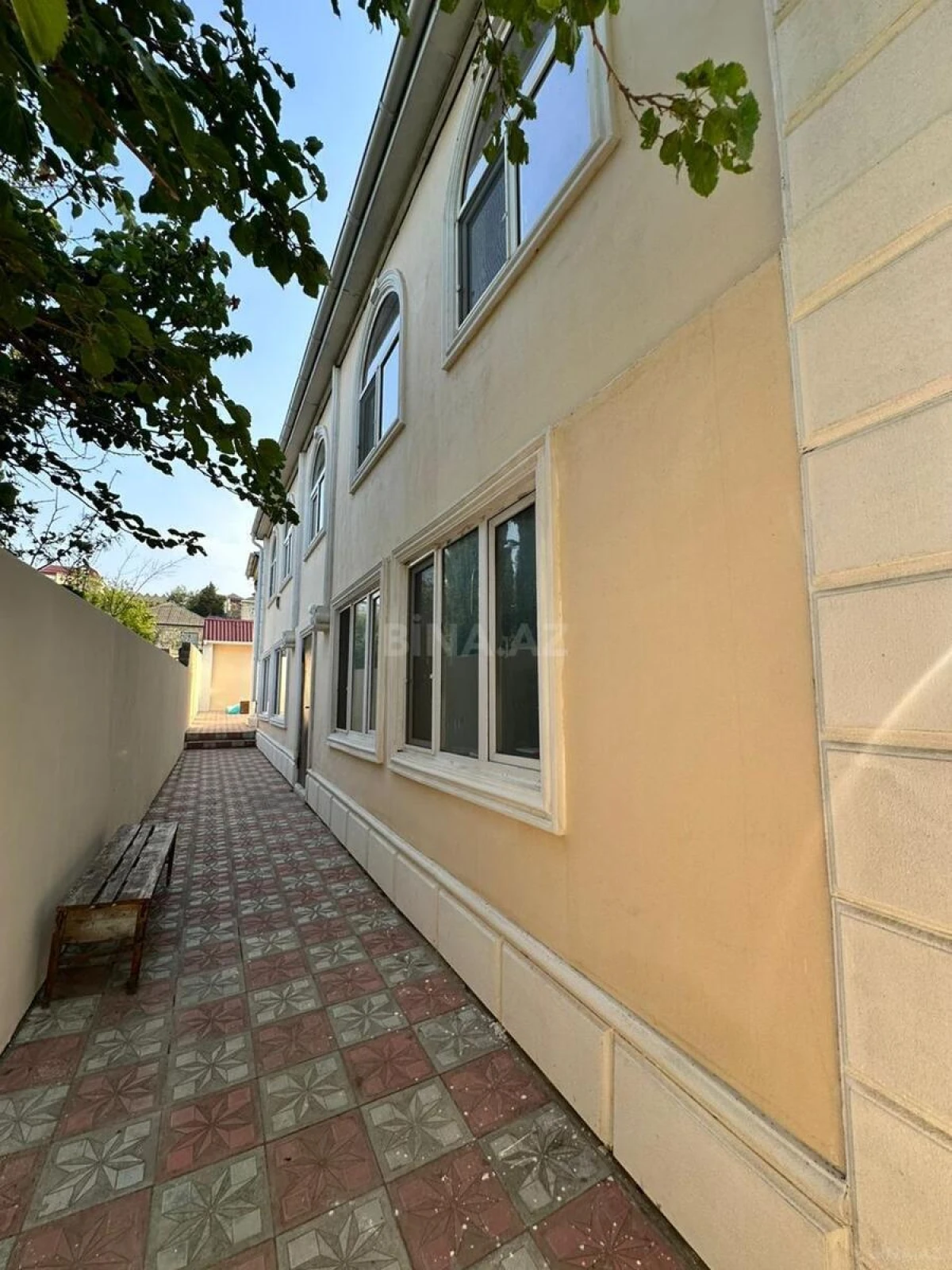Satılır 5 otaqlı həyət evi 200 m²
