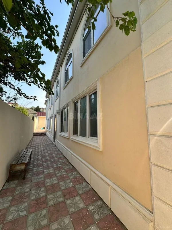 Satılır 5 otaqlı həyət evi 200 m²