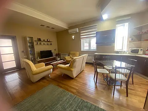 Kirayə verilir 2 otaqlı mənzil 70 m²