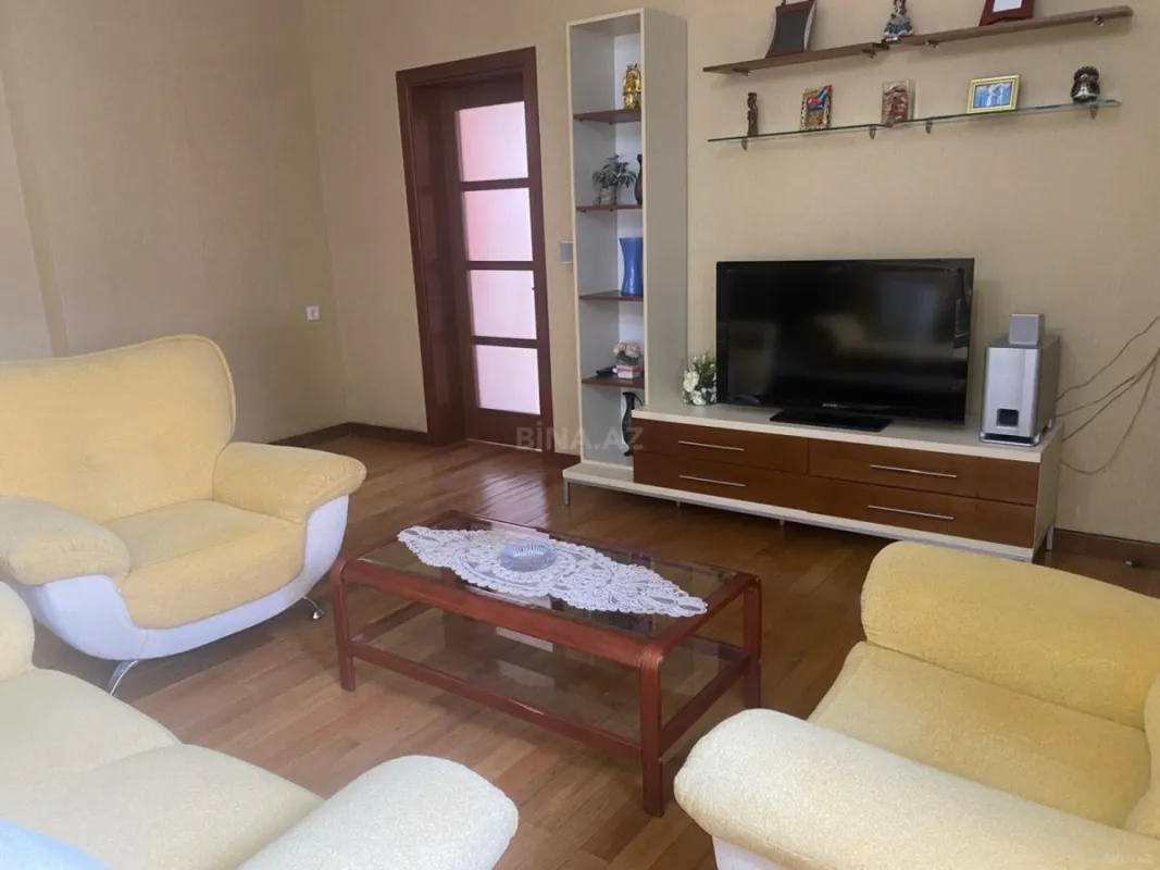 Kirayə verilir 2 otaqlı mənzil 70 m²