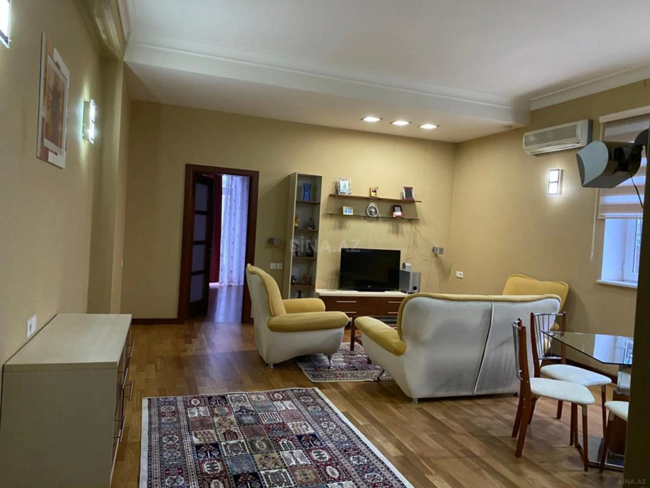 Kirayə verilir 2 otaqlı mənzil 70 m²