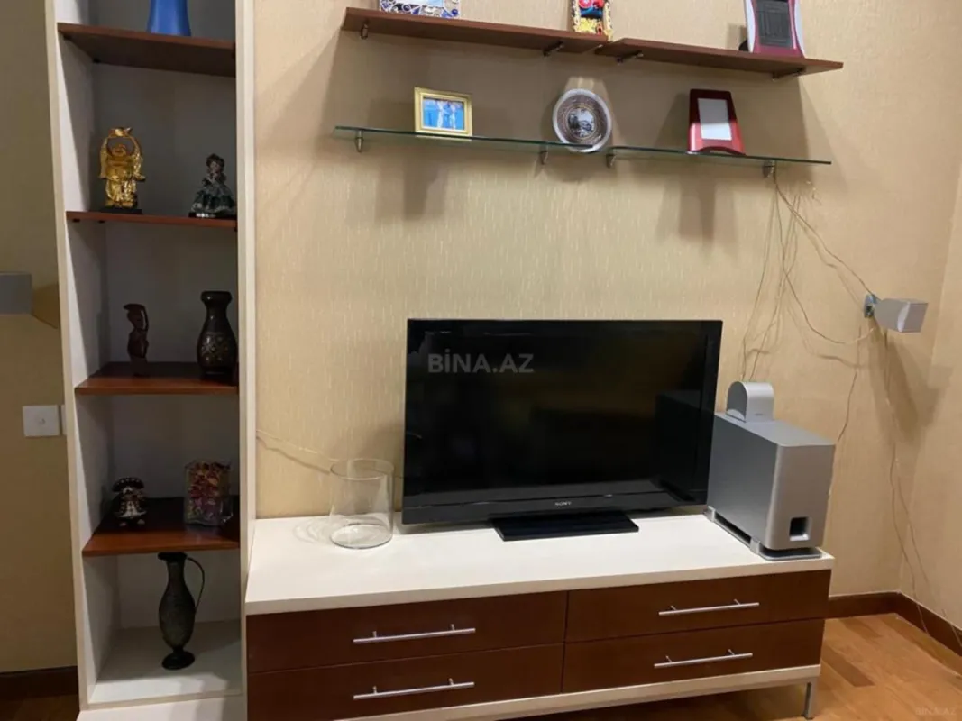 Kirayə verilir 2 otaqlı mənzil 70 m²