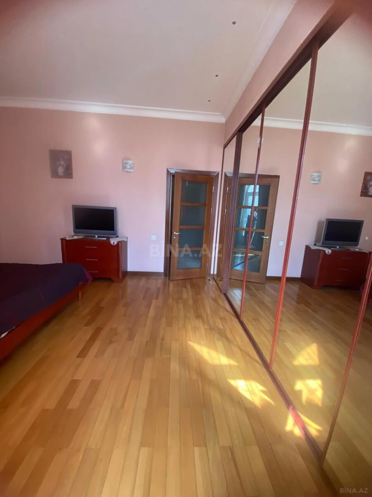 Kirayə verilir 2 otaqlı mənzil 70 m²
