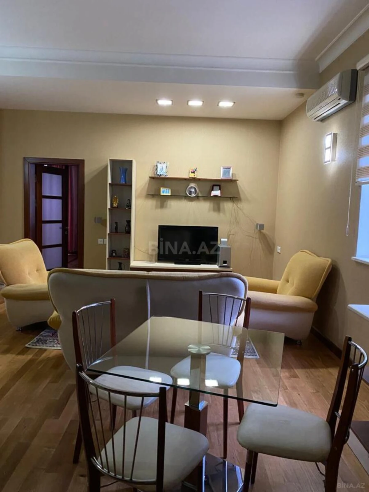 Kirayə verilir 2 otaqlı mənzil 70 m²