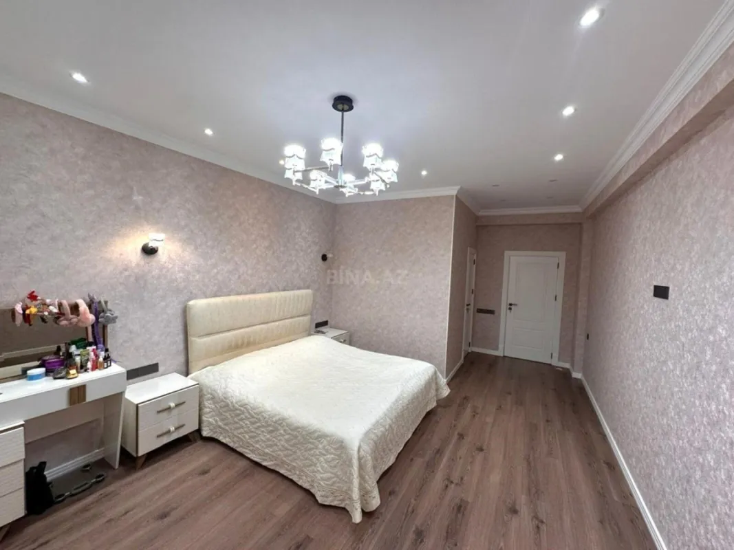Satılır 3 otaqlı mənzil 140 m²