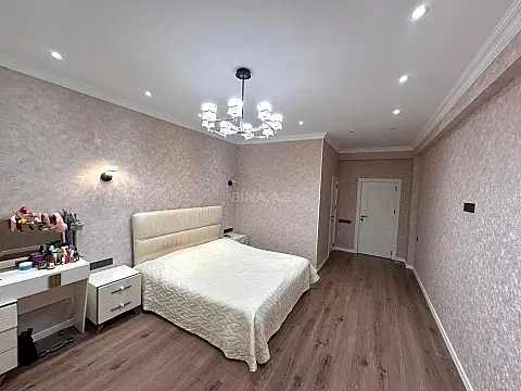 Satılır 3 otaqlı mənzil 140 m²