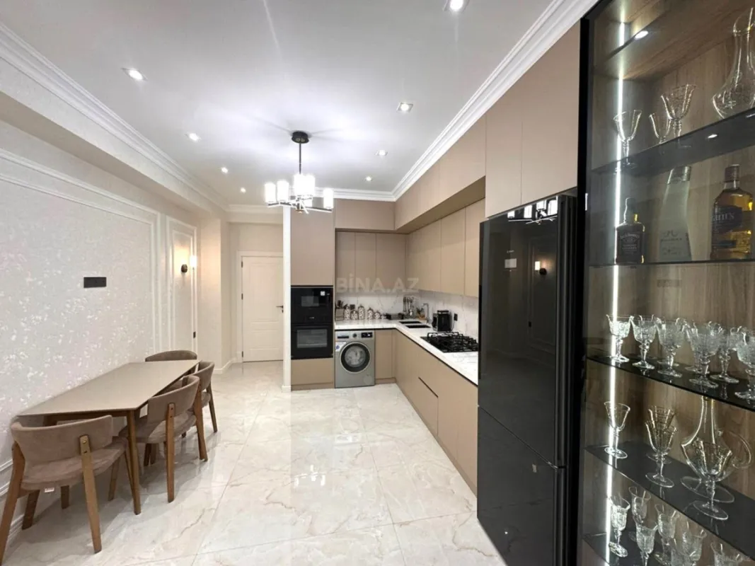 Satılır 3 otaqlı mənzil 140 m²