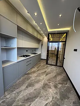 Satılır 3 otaqlı mənzil 135 m²