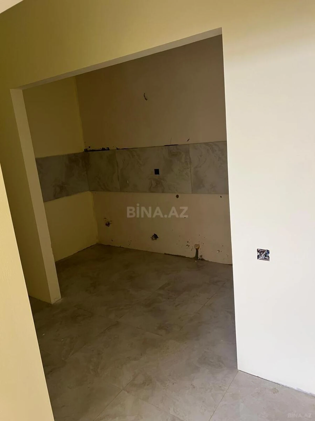 Satılır 1 otaqlı mənzil 71 m²