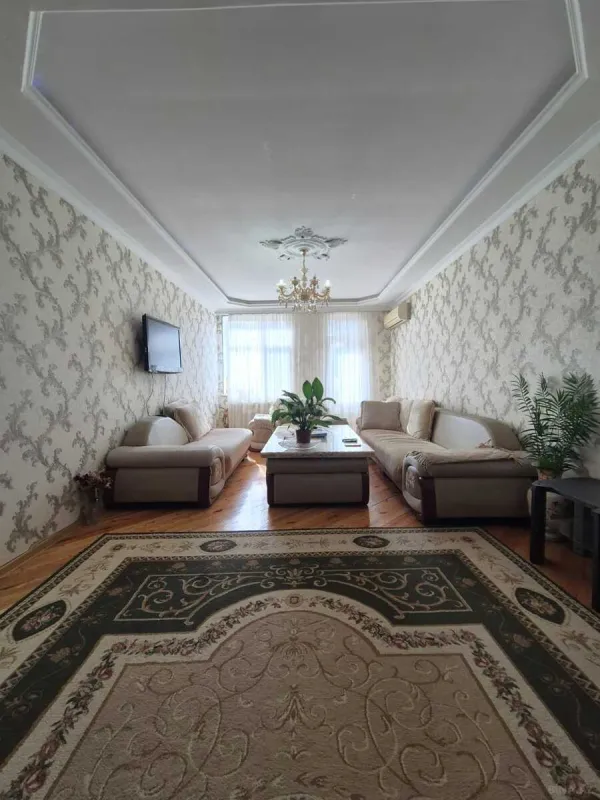 Satılır 3 otaqlı mənzil 160 m²