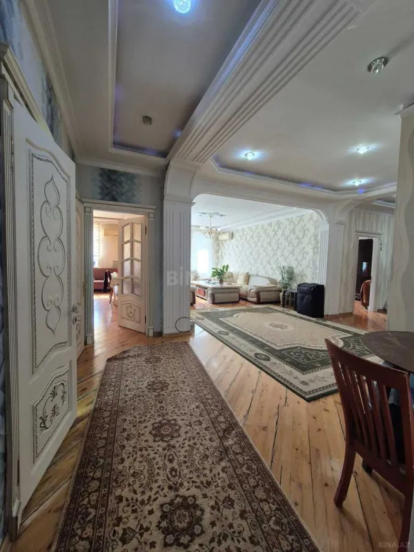 Satılır 3 otaqlı mənzil 160 m²