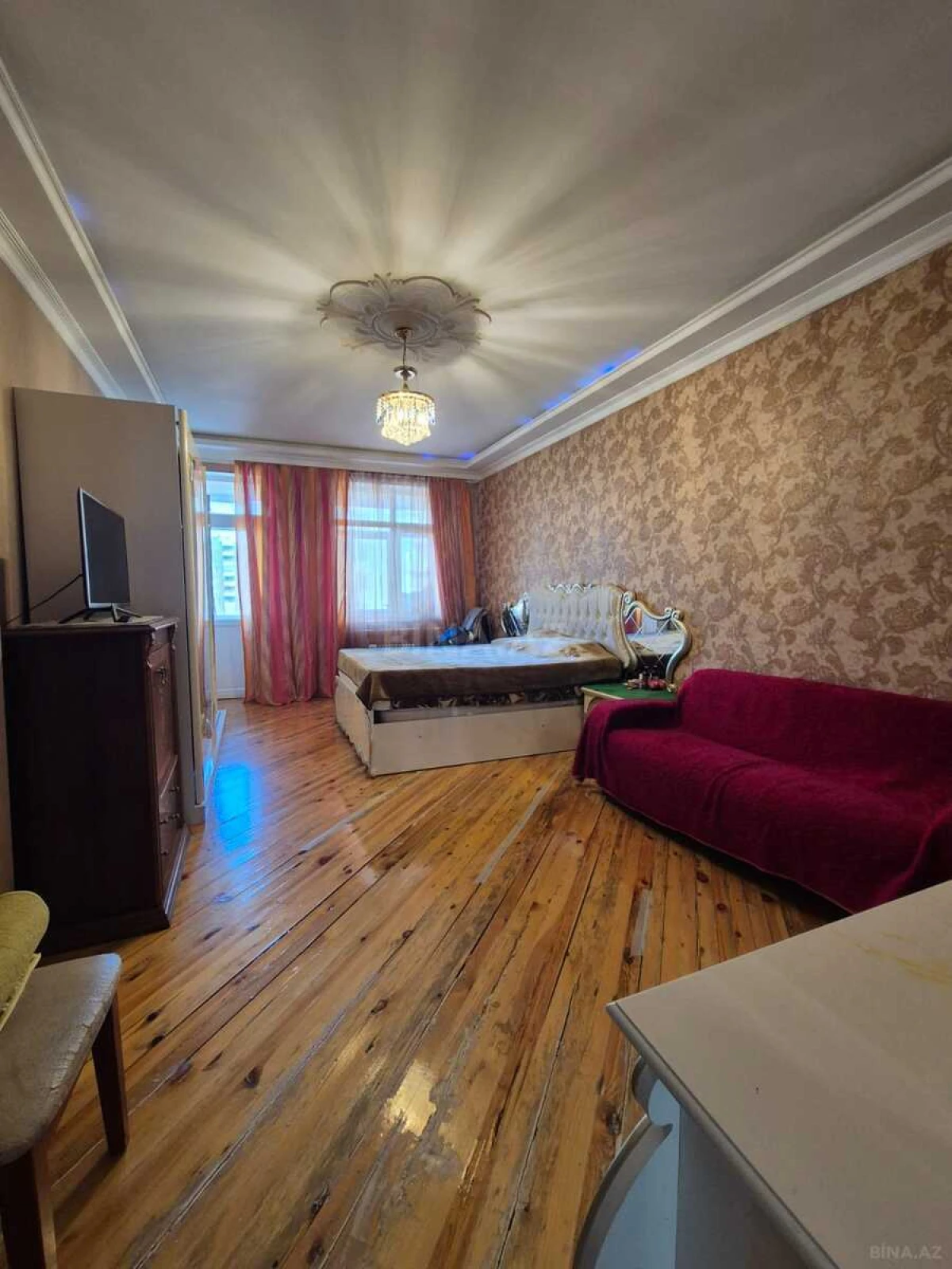 Satılır 3 otaqlı mənzil 160 m²