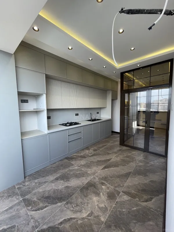Satılır 3 otaqlı mənzil 135 m²