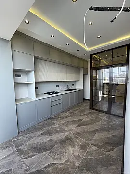 Satılır 3 otaqlı mənzil 135 m²