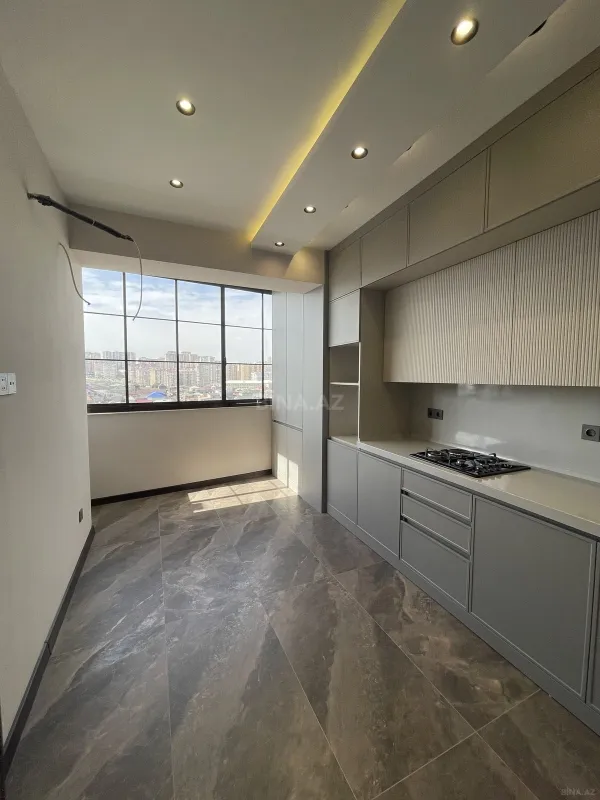 Satılır 3 otaqlı mənzil 135 m²