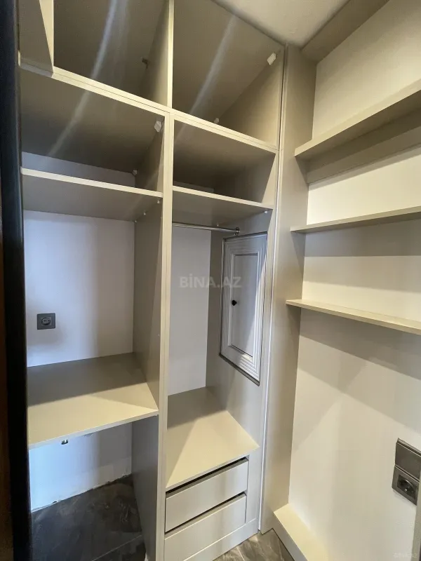 Satılır 3 otaqlı mənzil 135 m²