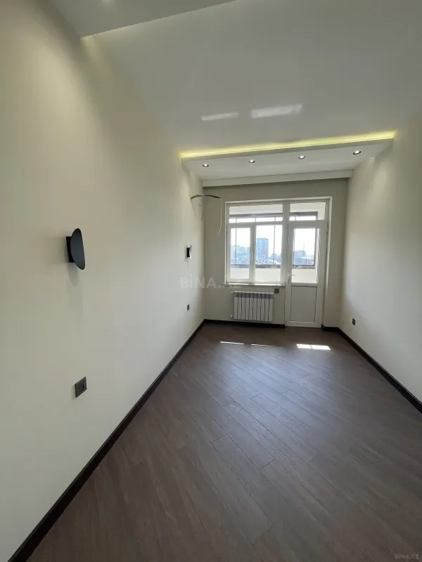 Satılır 3 otaqlı mənzil 135 m²