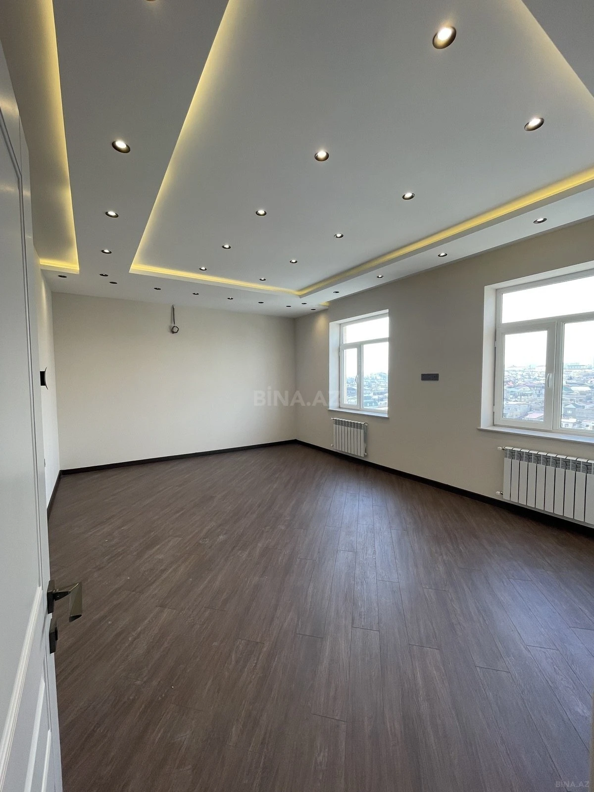 Satılır 3 otaqlı mənzil 135 m²