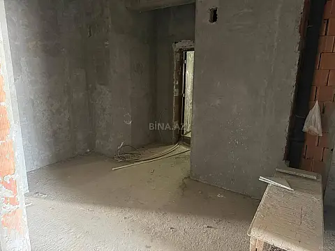 Satılır 7 otaqlı mənzil 323 m²