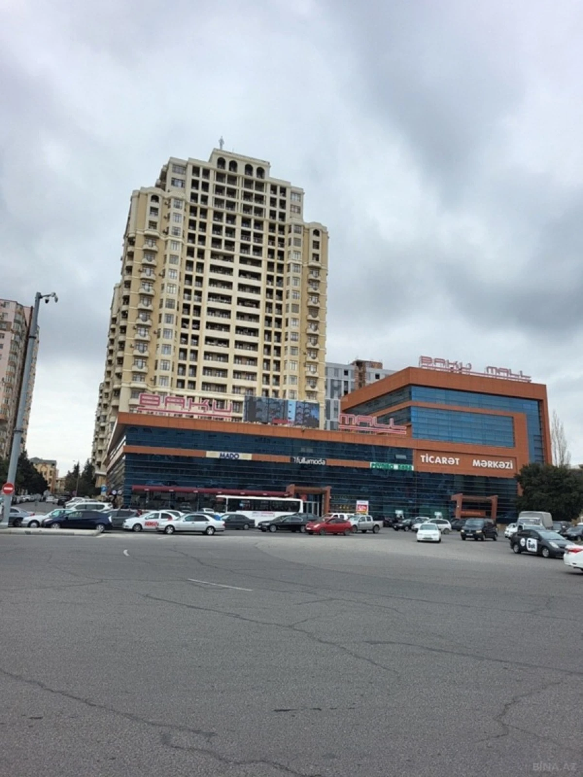 Satılır 3 otaqlı mənzil 156 m²