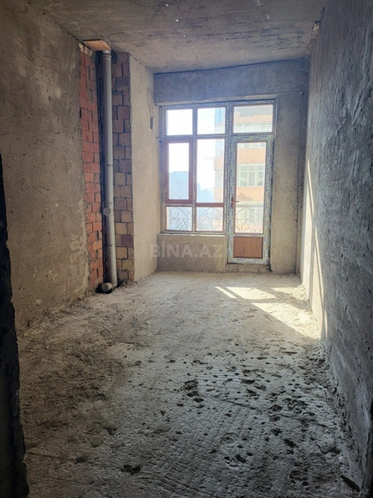 Satılır 3 otaqlı mənzil 156 m²
