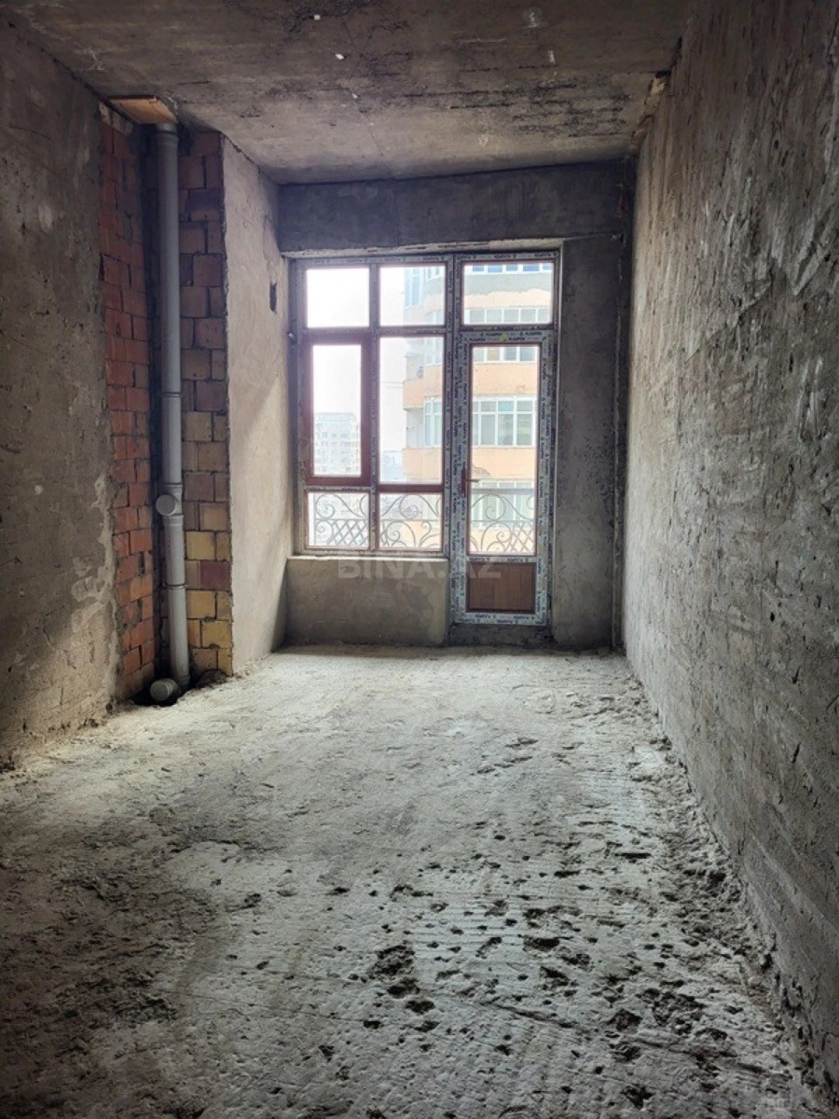 Satılır 3 otaqlı mənzil 156 m²