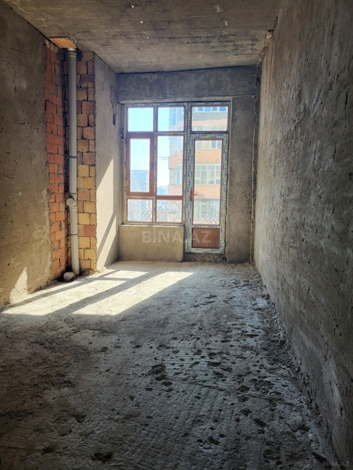 Satılır 3 otaqlı mənzil 156 m²