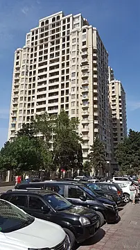 Satılır 3 otaqlı mənzil 156 m²