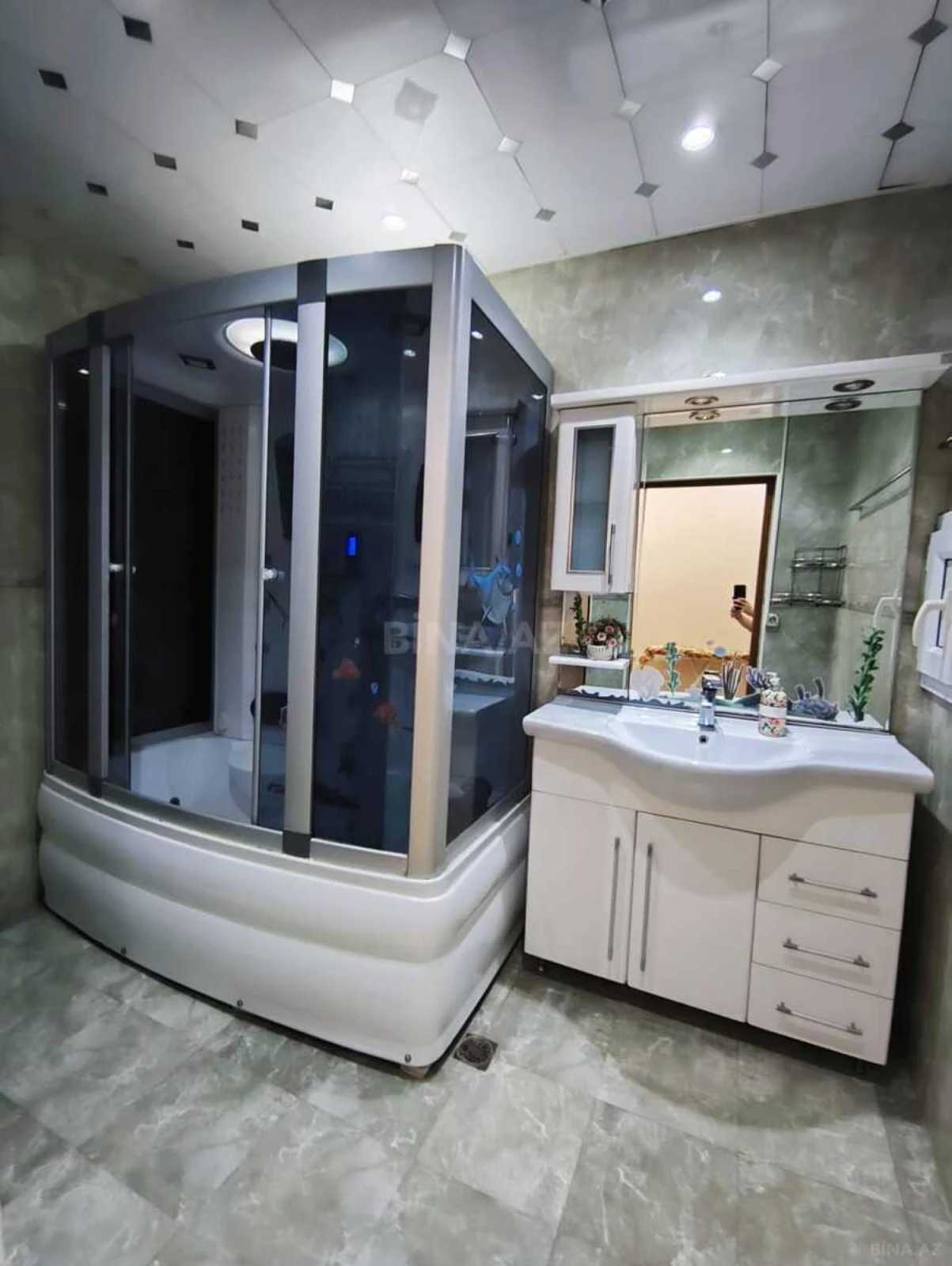 Satılır 2 otaqlı mənzil 105 m²