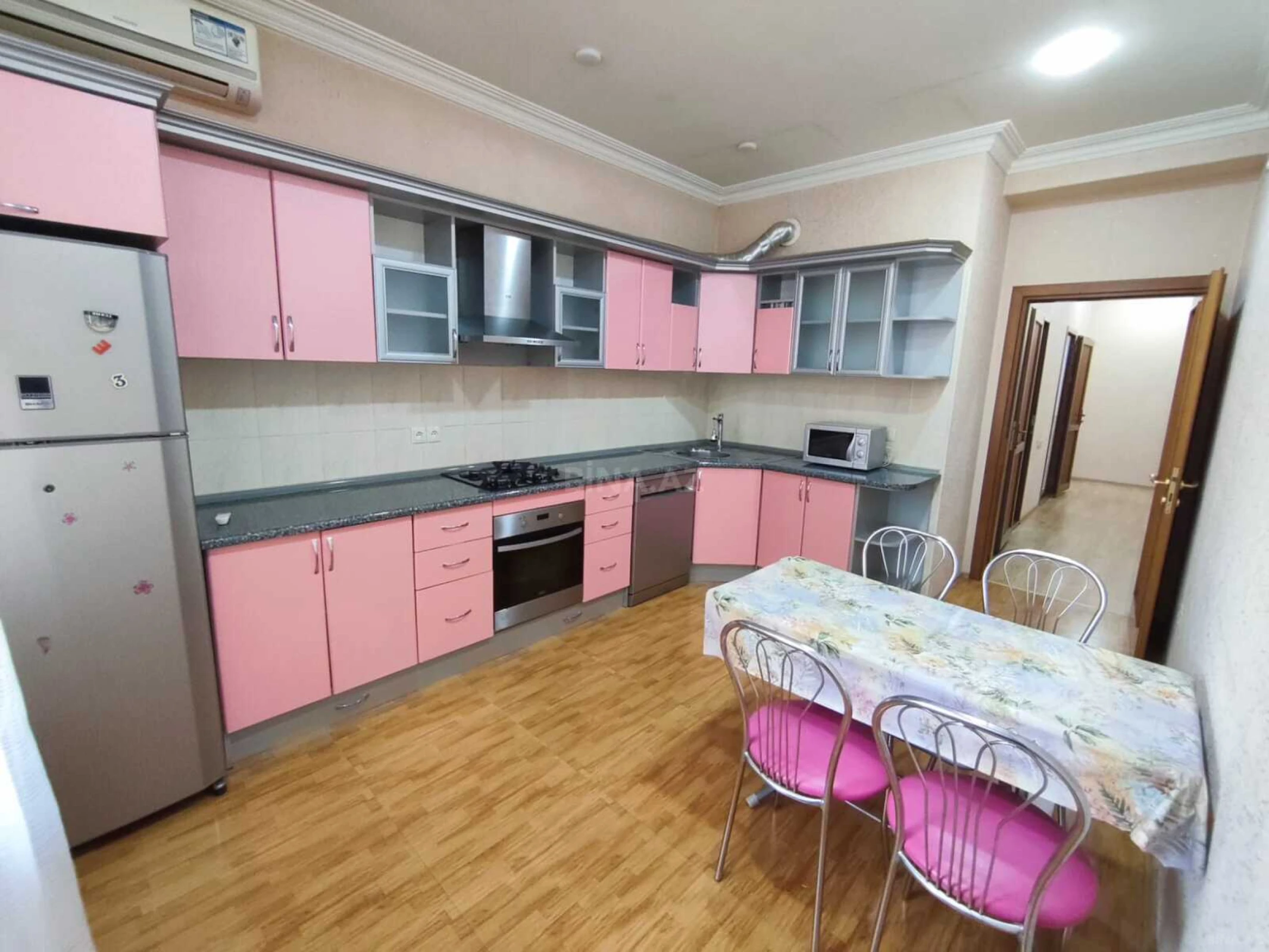 Satılır 2 otaqlı mənzil 105 m²