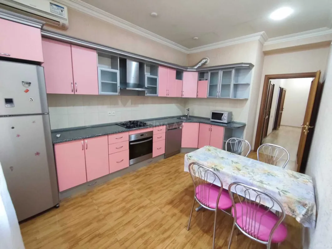 Satılır 2 otaqlı mənzil 105 m²