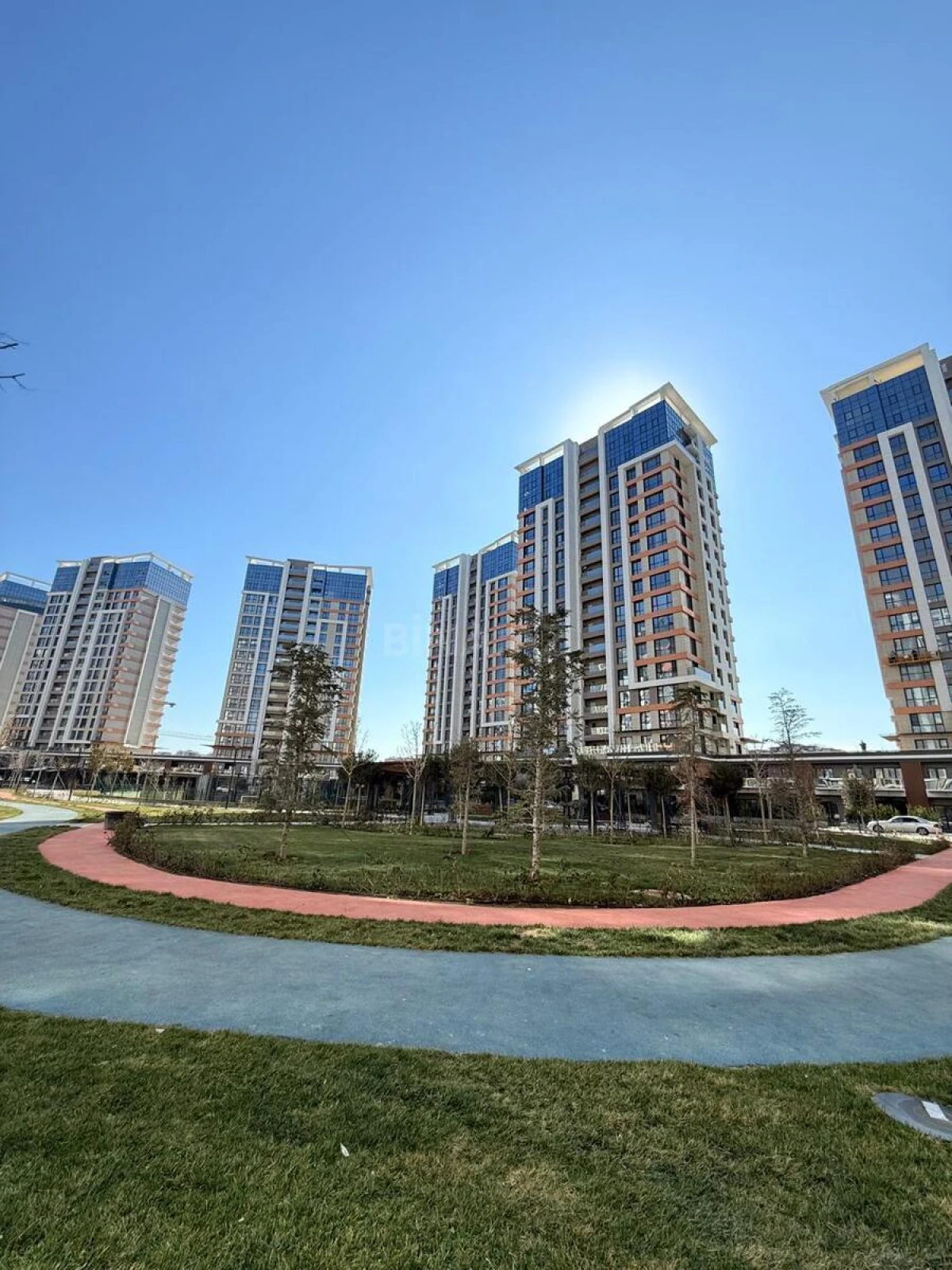 Satılır 4 otaqlı mənzil 128 m²