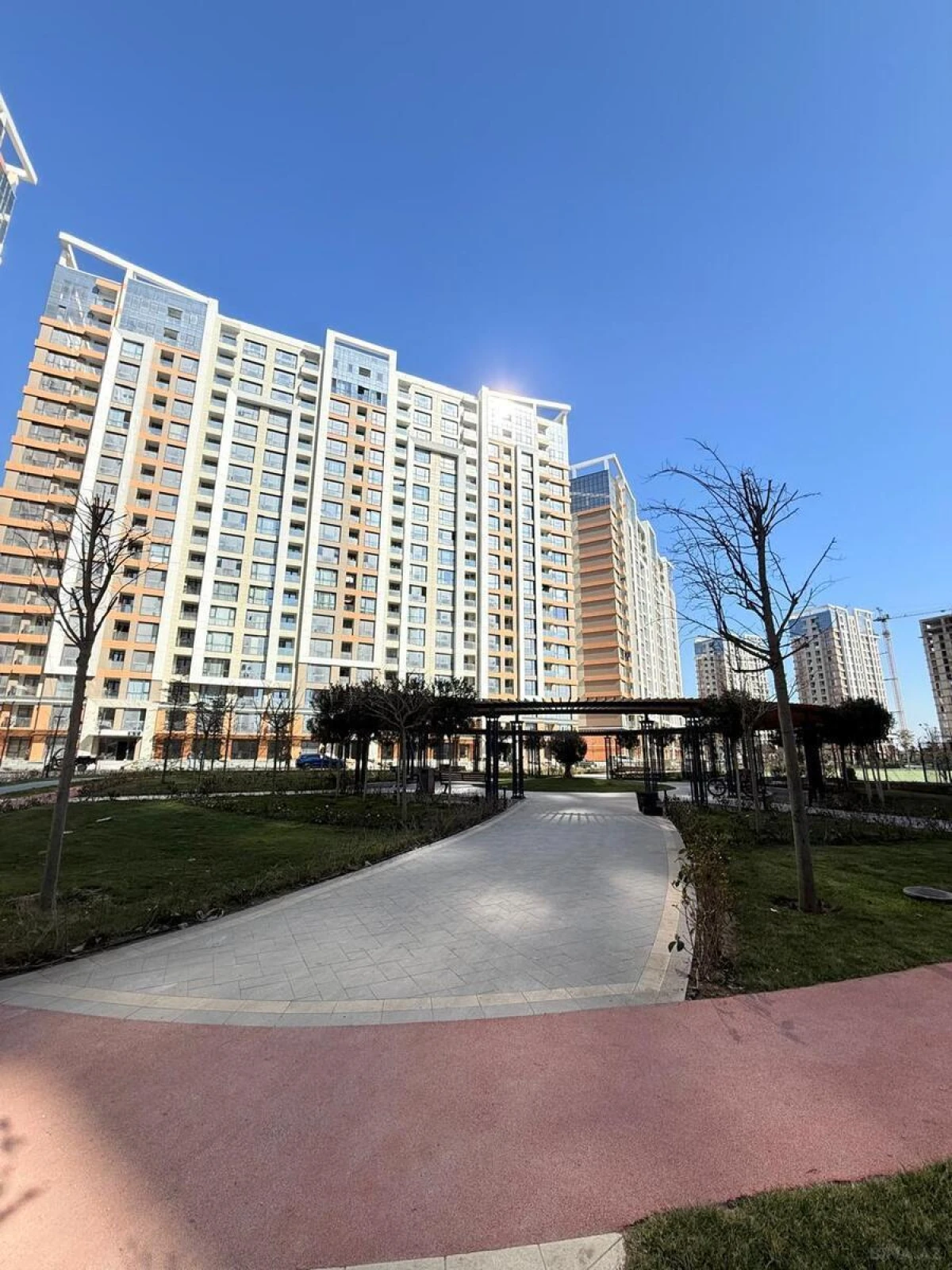 Satılır 4 otaqlı mənzil 128 m²