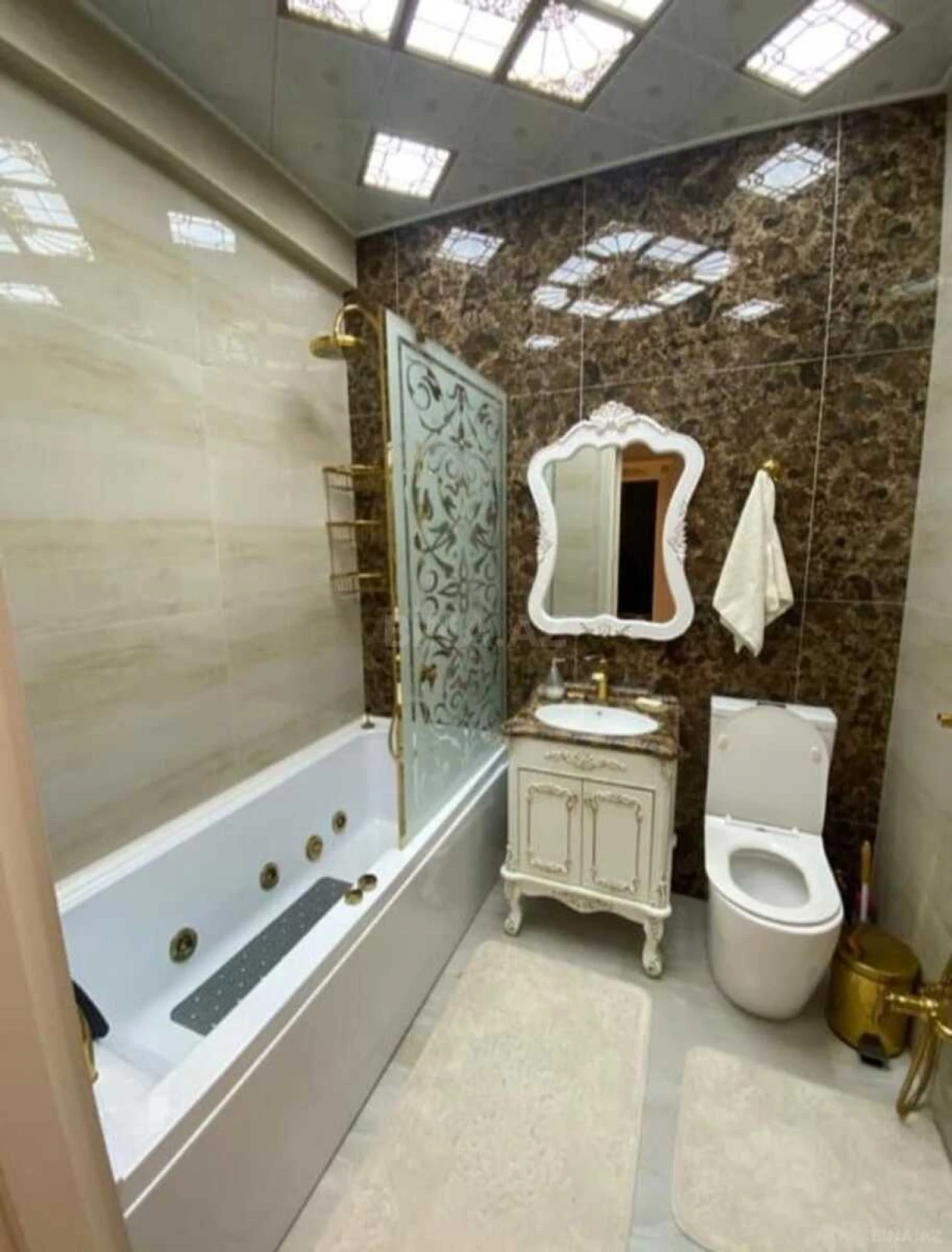 Satılır 3 otaqlı mənzil 138 m²