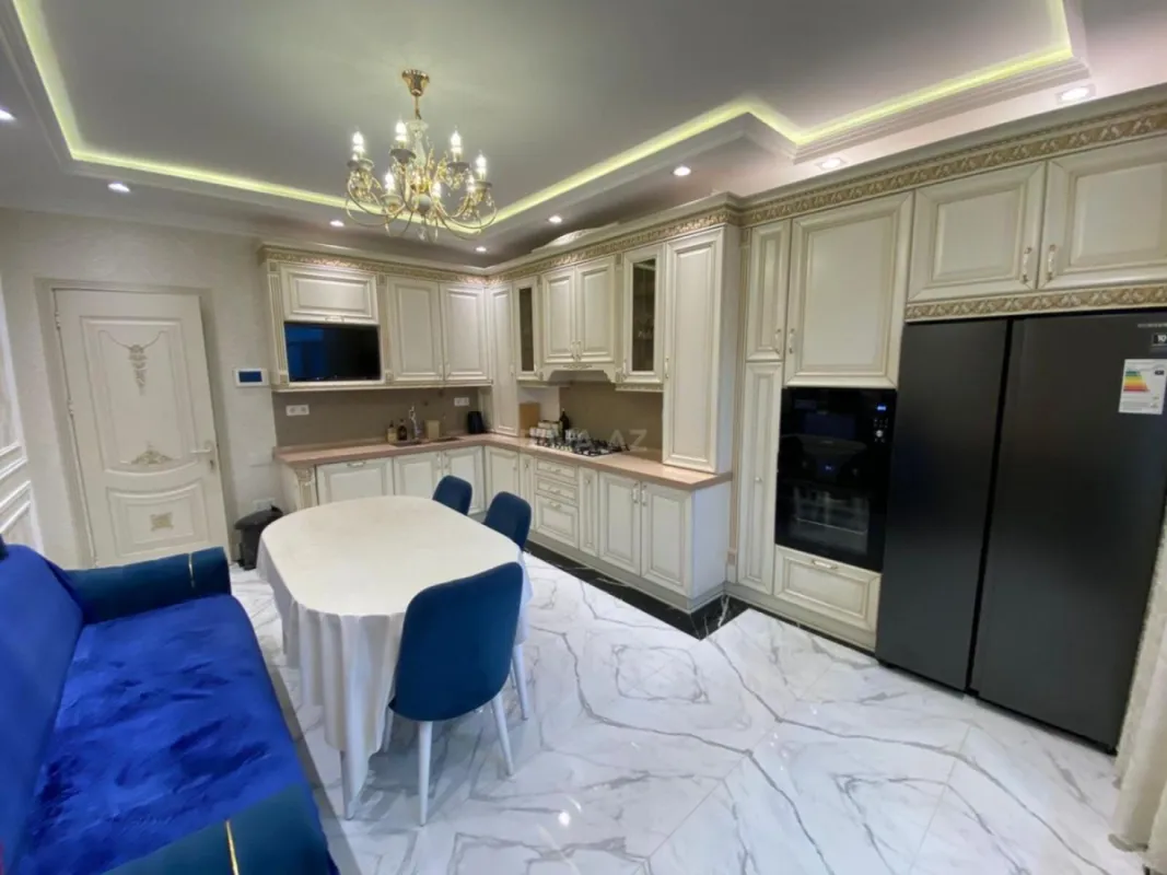 Satılır 3 otaqlı mənzil 138 m²