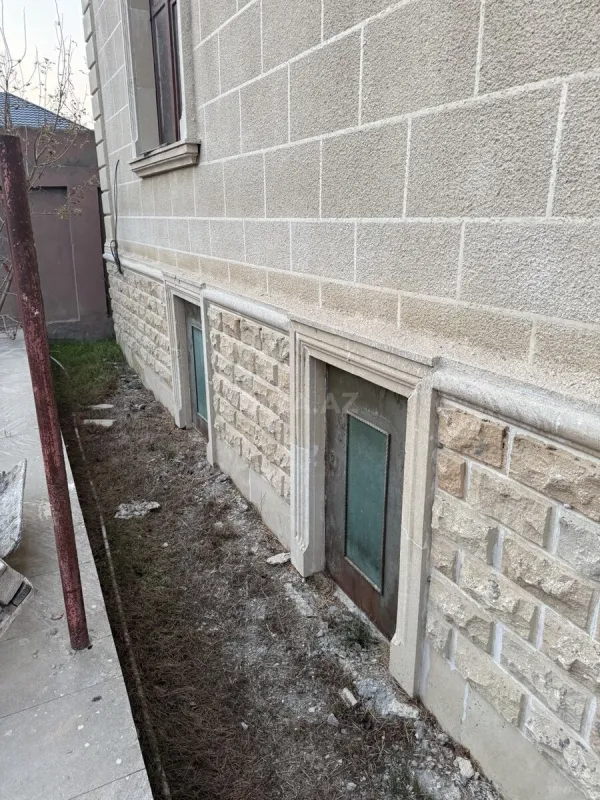 Satılır 8 otaqlı həyət evi 195 m²