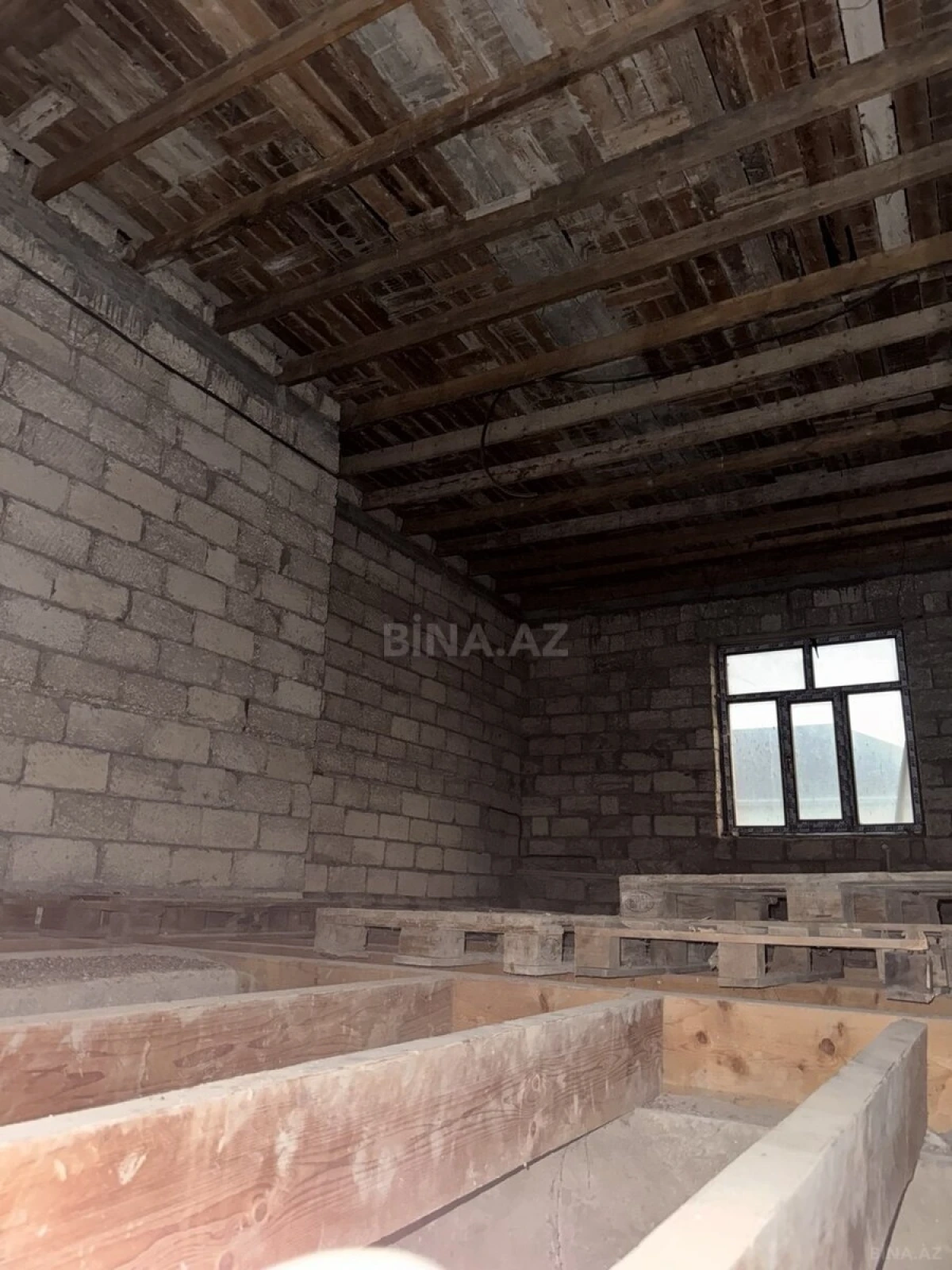 Satılır 8 otaqlı həyət evi 195 m²