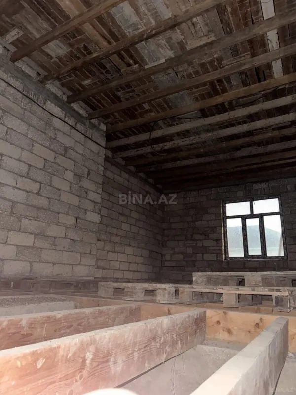 Satılır 8 otaqlı həyət evi 195 m²