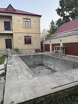 Satılır 8 otaqlı həyət evi 195 m²